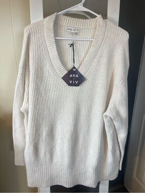 Ava & Viv Off-White Ribbed V-Neck Sweater